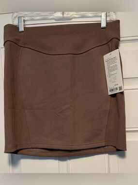 Lululemon women’s large scuba hr mini skirt- nwt